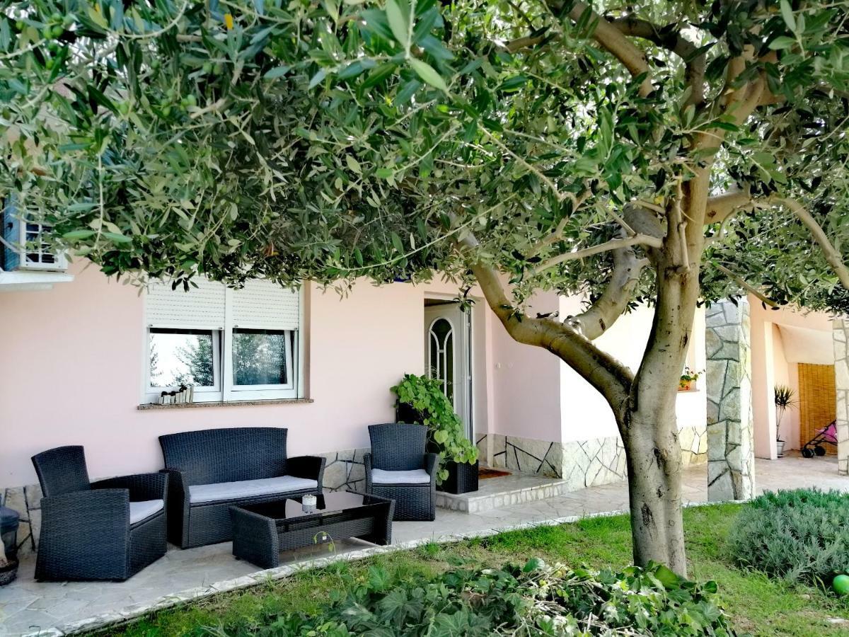 Apartmani Simon Lopar Exterior photo