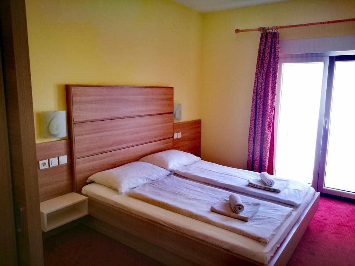 Apartmani Simon Lopar Exterior photo